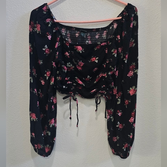 Wild Fable Black Floral long sleevef crop Blouse size small - Picture 1 of 4